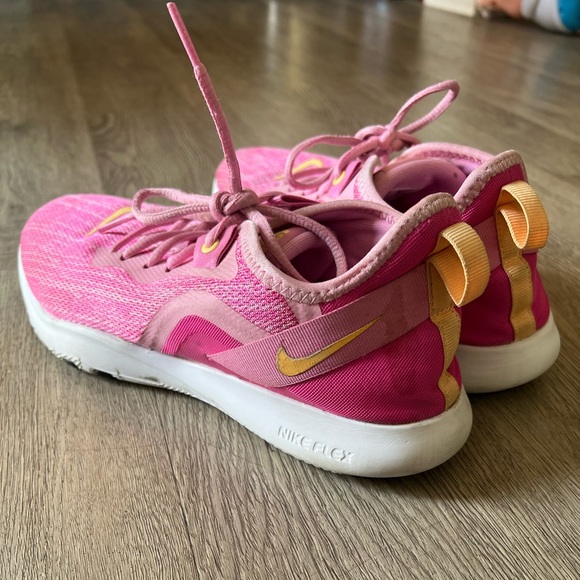Nike Women's Flex Trainer 9 Sneaker, Pink Rise/Melon Tint-Laser Fuchsia, 10 - Picture 3 of 12